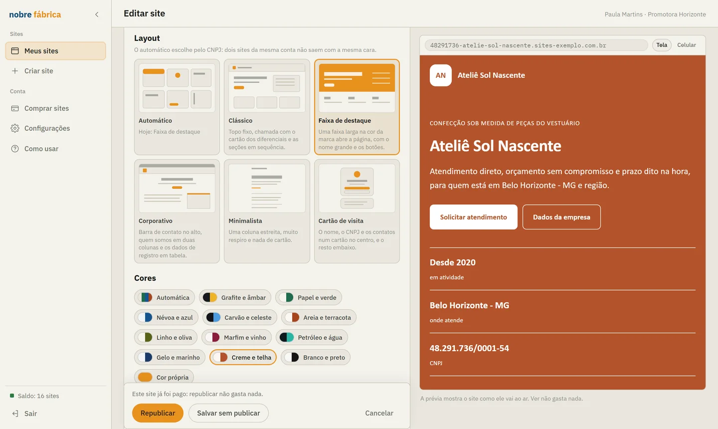 O editor da Fábrica de Sites, com a escolha de layout e de cores à esquerda e a prévia do site ao lado